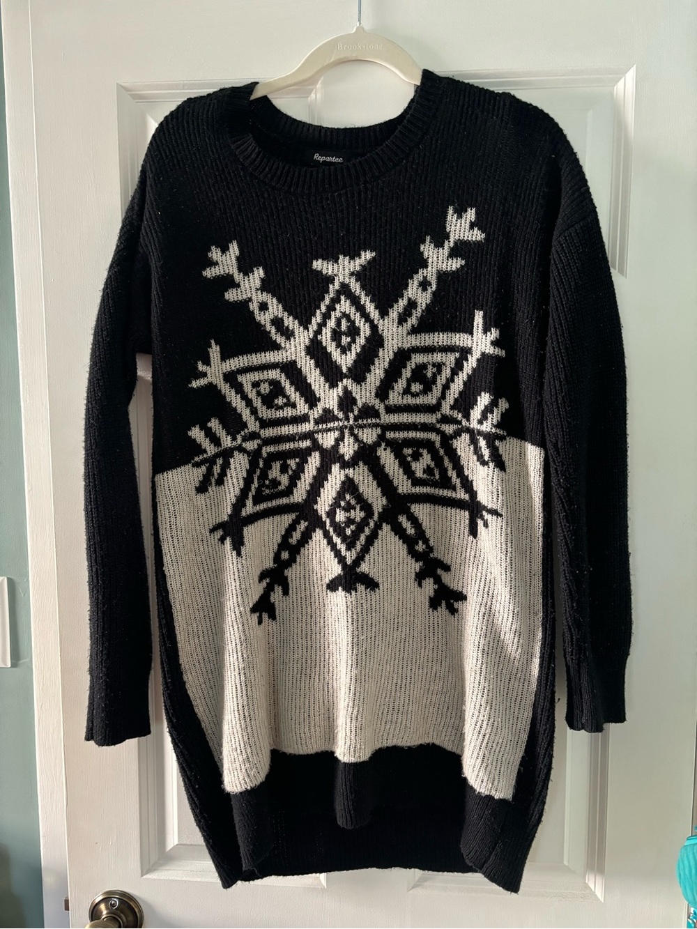 Black & Cream Snowflake Crewneck Sweater - Women